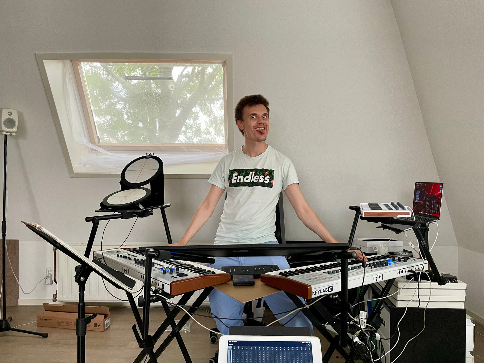 Carlos making crazy faces behind the SYNTHI-FOU setup